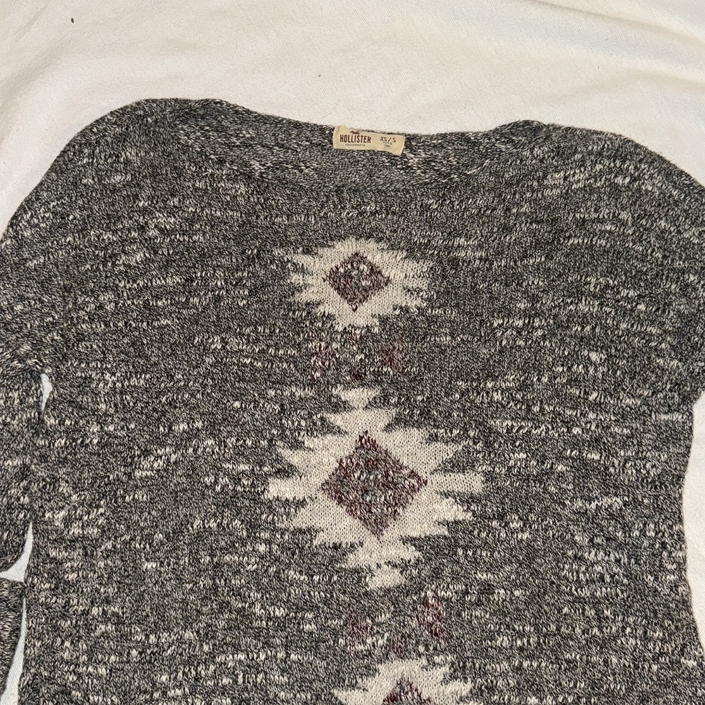 hollister sweater!!